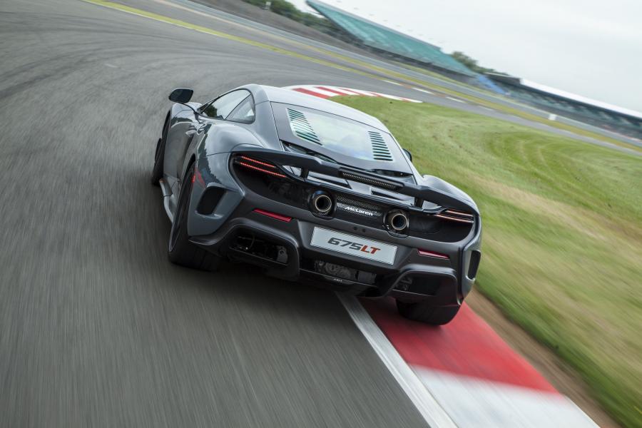  McLaren 675LT 2016 года  (US) (фото 16 из 29)